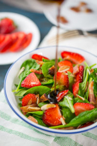 Simple Spinach Salad with Strawberries