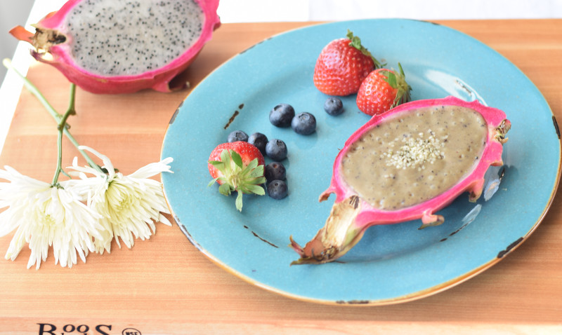 dragon fruit smoothie bowl