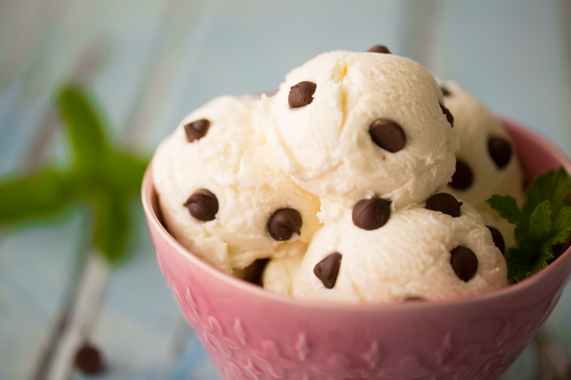 close up picture of mint chocolate chip ice cream with fresh mint