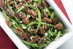 sauteed green beans with curried pecans