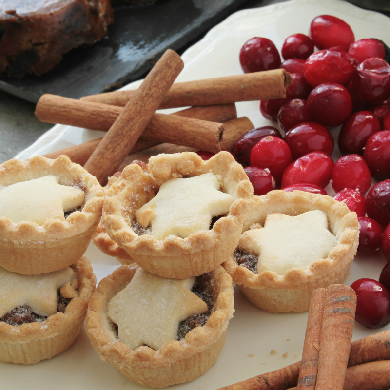 mince pies with cinnamon and cranberries