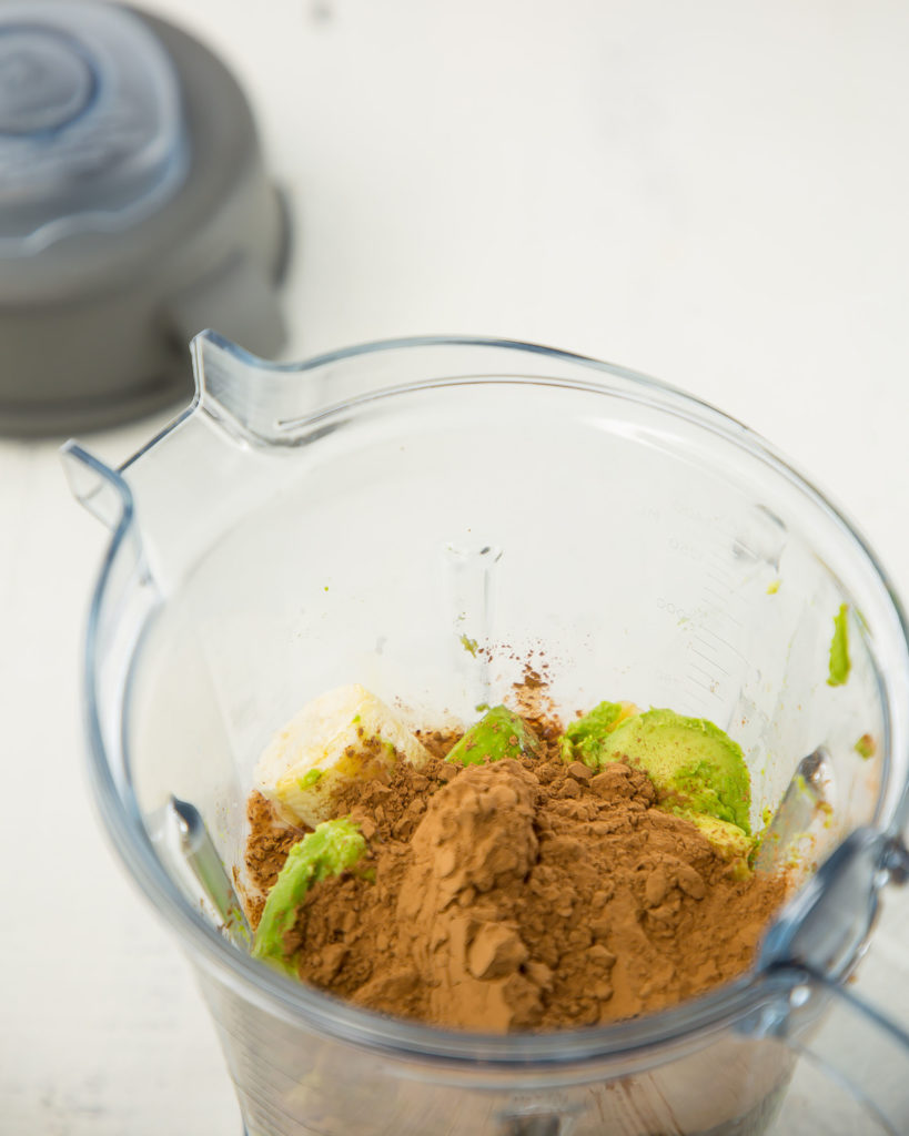 vegan chocolate pudding in vitamix