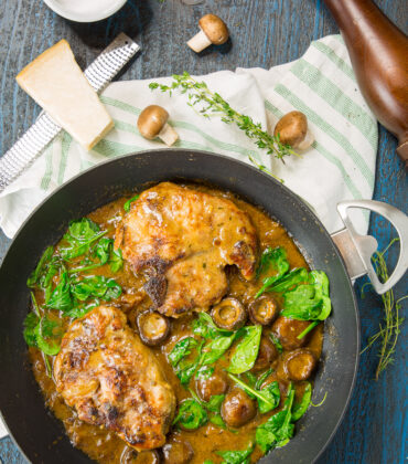 Pork Chops with Mushroom Gravy: A Delicious and Simple One Pot Wonder!