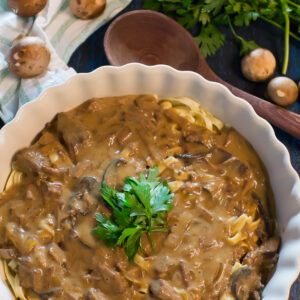 https://deliciouslyplated.com/wp-content/uploads/2018/10/beefstroganofffamilystylevertical2-300x300.jpg